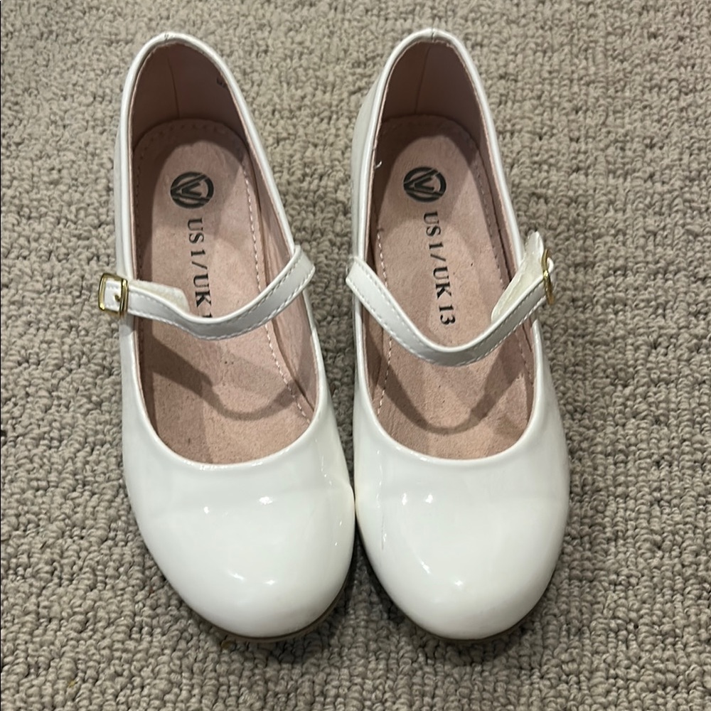 White Mary Jane Kids Shoes
*only worn once for a wedding